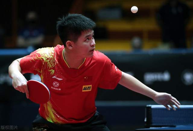 球员正以惊 球员正以惊