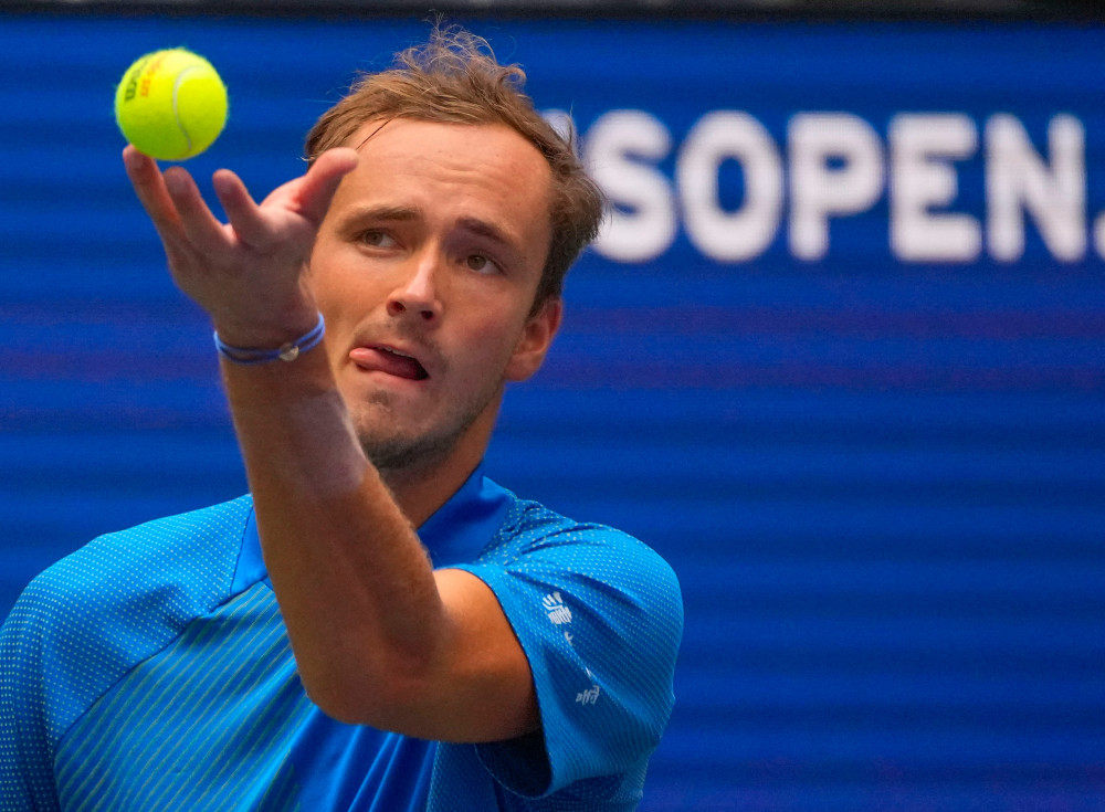 争冠保级两 争冠保级两