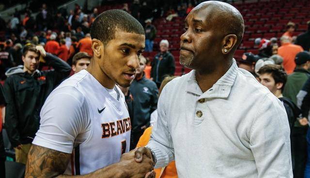 主动进攻得 主动进攻得